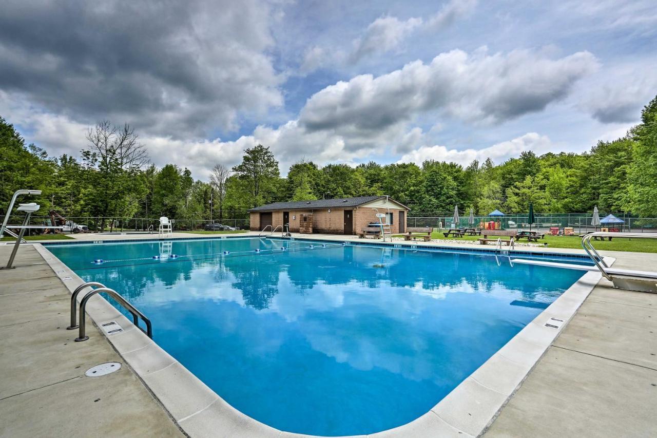 Cozy Arrowhead Lake Home With Sunroom And Pool Access! Pocono Lake Extérieur photo